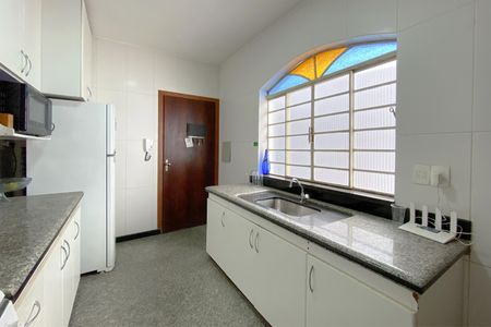 Casa à venda com 500m², 6 quartos e 3 vagas Casa à venda com 500m², 6 quartos e 3 vagasCozinha