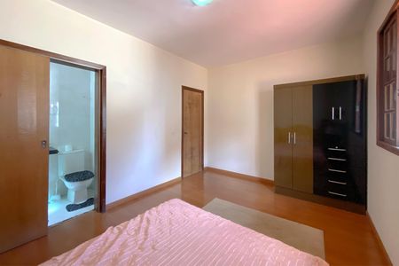 Casa à venda com 500m², 6 quartos e 3 vagas Casa à venda com 500m², 6 quartos e 3 vagasSuíte 2