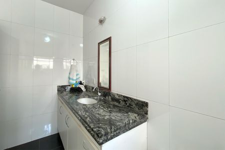 Casa à venda com 500m², 6 quartos e 3 vagas Casa à venda com 500m², 6 quartos e 3 vagasBanheiro Social