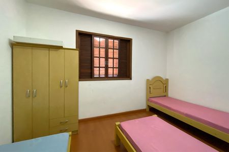 Casa à venda com 500m², 6 quartos e 3 vagas Casa à venda com 500m², 6 quartos e 3 vagasQuarto 2