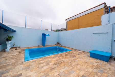 Casa à venda com 187m², 2 quartos e 2 vagas Casa à venda com 187m², 2 quartos e 2 vagasPiscina