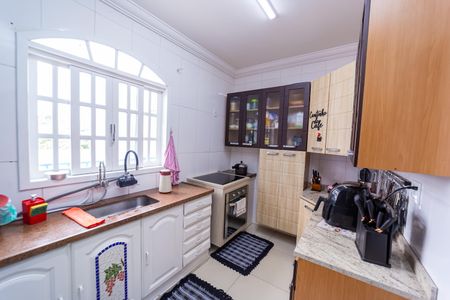 Casa à venda com 187m², 2 quartos e 2 vagas Casa à venda com 187m², 2 quartos e 2 vagasCozinha
