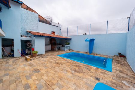 Casa à venda com 187m², 2 quartos e 2 vagas Casa à venda com 187m², 2 quartos e 2 vagasPiscina