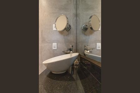 Banheiro Social de kitnet/studio para alugar com 1 quarto, 32m² em Itaim Bibi, São Paulo