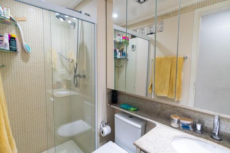 Apartamento à venda com 210m², 3 quartos e 2 vagas Apartamento à venda com 210m², 3 quartos e 2 vagasBanheiro da Suíte