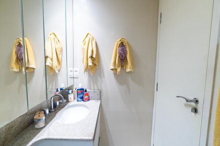 Apartamento à venda com 210m², 3 quartos e 2 vagas Apartamento à venda com 210m², 3 quartos e 2 vagasBanheiro da Suíte