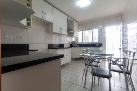 Casa à venda com 121m², 2 quartos e 2 vagas Casa à venda com 121m², 2 quartos e 2 vagasCozinha