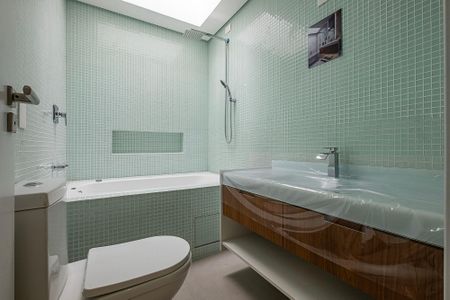 Casa à venda com 346m², 3 quartos e 2 vagas Casa à venda com 346m², 3 quartos e 2 vagasSuíte 2 - Banheiro