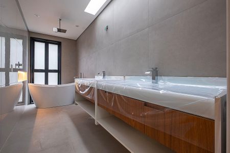 Casa à venda com 346m², 3 quartos e 2 vagas Casa à venda com 346m², 3 quartos e 2 vagasSuíte 1 - Banheiro