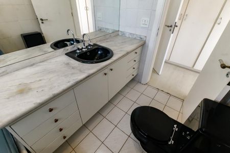 Apartamento à venda com 114m², 3 quartos e 2 vagasBanheiro da Suíte