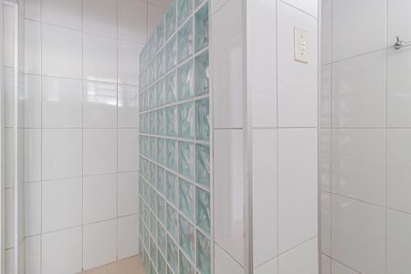 Casa à venda com 280m², 3 quartos e 3 vagas Casa à venda com 280m², 3 quartos e 3 vagasBanheiro Social