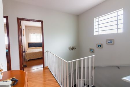 Casa à venda com 303m², 3 quartos e 4 vagas Casa à venda com 303m², 3 quartos e 4 vagasCorredor
