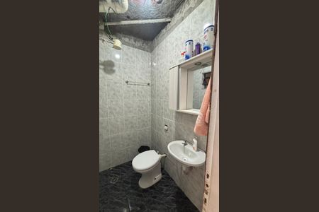 Casa à venda com 100m², 3 quartos e 2 vagas Casa à venda com 100m², 3 quartos e 2 vagasBanheiro