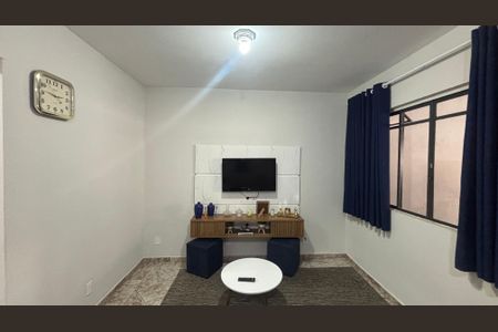 Casa à venda com 100m², 3 quartos e 2 vagas Casa à venda com 100m², 3 quartos e 2 vagasSala