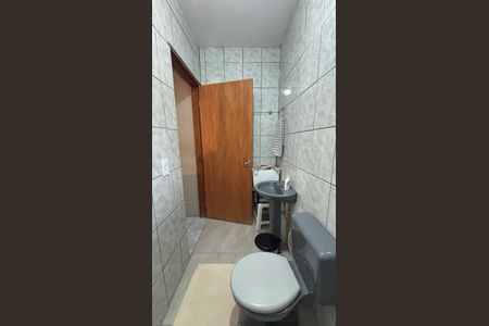 Casa à venda com 100m², 3 quartos e 2 vagas Casa à venda com 100m², 3 quartos e 2 vagasBanheiro