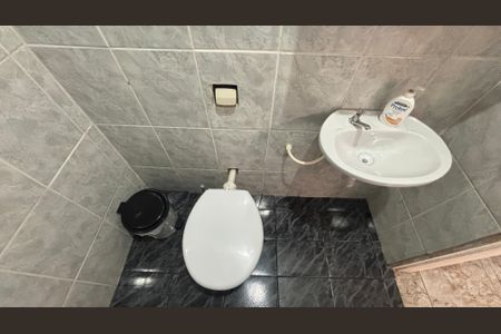 Casa à venda com 100m², 3 quartos e 2 vagas Casa à venda com 100m², 3 quartos e 2 vagasBanheiro