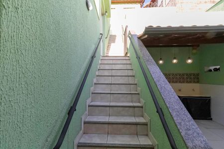 Casa à venda com 260m², 3 quartos e 2 vagasEscada