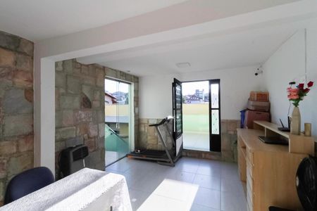 Casa à venda com 260m², 3 quartos e 2 vagasEscritório