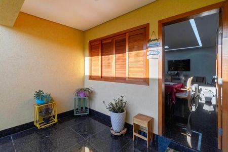 Casa à venda com 260m², 3 quartos e 2 vagasVaranda