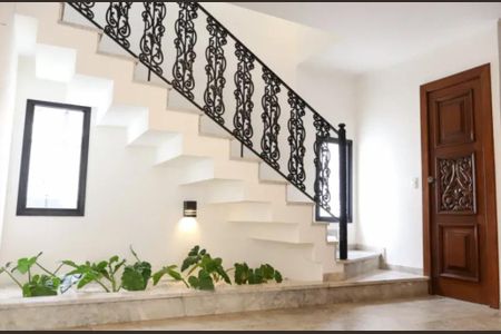 Casa à venda com 450m², 4 quartos e 2 vagasFoto 07