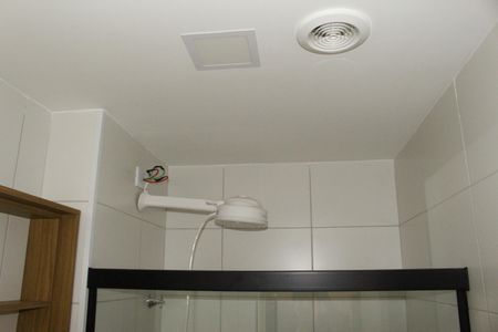 Banheiro de apartamento para alugar com 1 quarto, 21m² em República, São Paulo