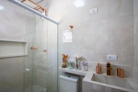 Apartamento à venda com 107m², 2 quartos e 2 vagas Apartamento à venda com 107m², 2 quartos e 2 vagasBanheiro da Suíte