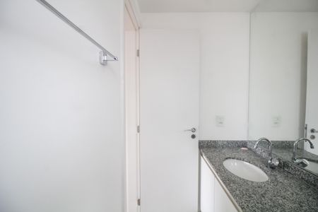 Apartamento à venda com 62m², 2 quartos e 2 vagas Apartamento à venda com 62m², 2 quartos e 2 vagasBanheiro da Suíte