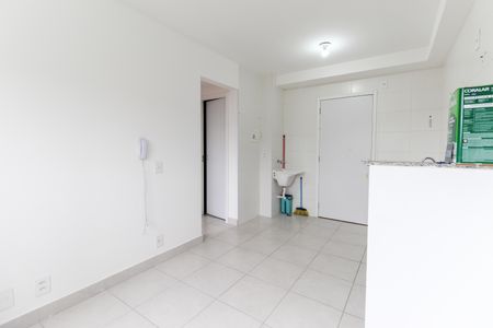 Sala de apartamento para alugar com 2 quartos, 33m² em Vila Carmosina, São Paulo