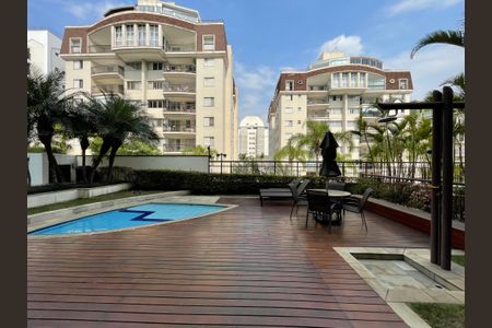 Apartamento à venda com 120m², 3 quartos e 3 vagas Apartamento à venda com 120m², 3 quartos e 3 vagasÁrea comum - Piscina