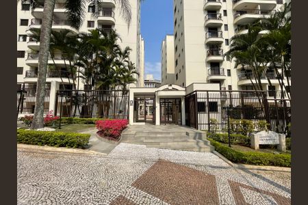 Apartamento à venda com 120m², 3 quartos e 3 vagas Apartamento à venda com 120m², 3 quartos e 3 vagasFachada e portaria