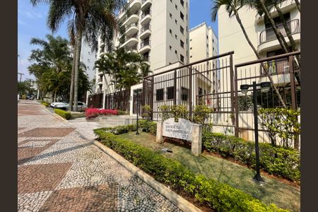 Apartamento à venda com 120m², 3 quartos e 3 vagas Apartamento à venda com 120m², 3 quartos e 3 vagasFachada e portaria