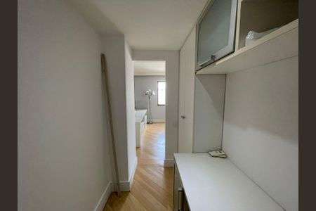 Apartamento à venda com 120m², 3 quartos e 3 vagas Apartamento à venda com 120m², 3 quartos e 3 vagasEscritório