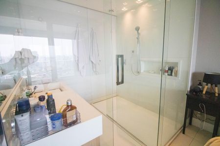 Apartamento à venda com 68m², 1 quarto e 2 vagas Apartamento à venda com 68m², 1 quarto e 2 vagasBanheiro da Suíte