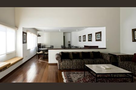 Apartamento para alugar com 4 quartos, 235m² em Moema, São Paulo