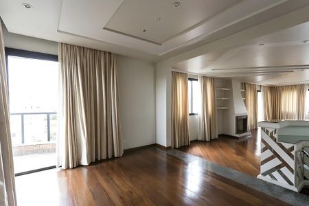Apartamento para alugar com 4 quartos, 235m² em Moema, São Paulo