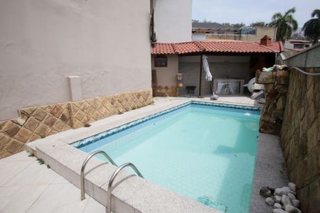 Casa para alugar com 318m², 5 quartos e 2 vagasPiscina