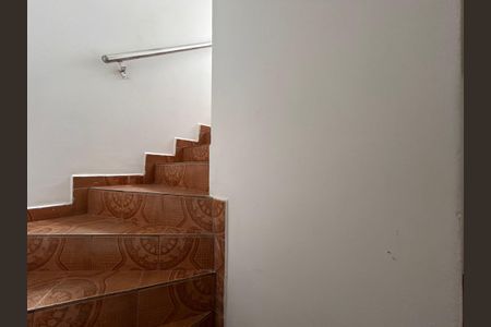 Casa para alugar com 100m², 3 quartos e 1 vaga Casa para alugar com 100m², 3 quartos e 1 vagaEscada