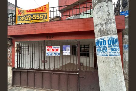 Casa para alugar com 100m², 3 quartos e 1 vaga Casa para alugar com 100m², 3 quartos e 1 vagaFachada