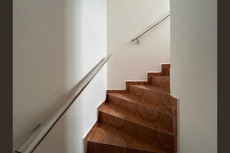 Casa para alugar com 100m², 3 quartos e 1 vaga Casa para alugar com 100m², 3 quartos e 1 vagaEscada