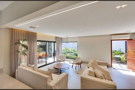 Casa à venda com 4 quartos, 300m² em Santo Amaro, São Paulo