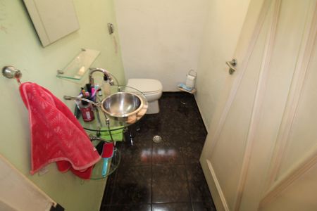 Casa à venda com 137m², 3 quartos e 2 vagasLavabo