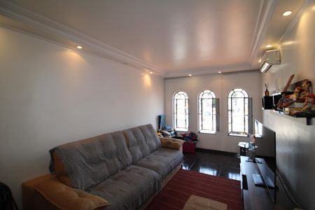 Casa à venda com 137m², 3 quartos e 2 vagasSala