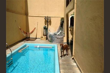 Casa à venda com 3 quartos, 220m² em Utinga, Santo André