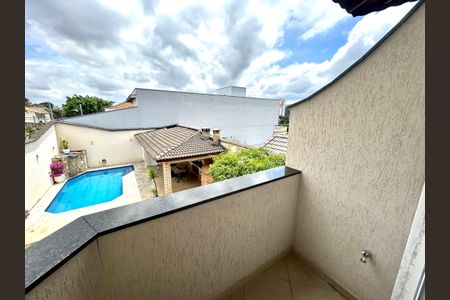 Casa à venda com 427m², 4 quartos e 5 vagas Casa à venda com 427m², 4 quartos e 5 vagasVaranda da Suíte 3