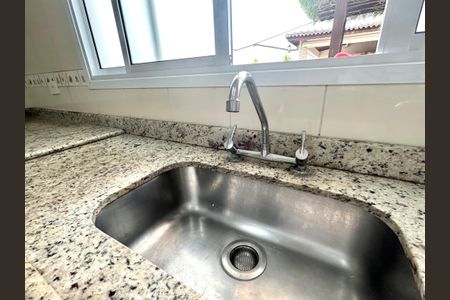 Casa à venda com 427m², 4 quartos e 5 vagas Casa à venda com 427m², 4 quartos e 5 vagasCozinha