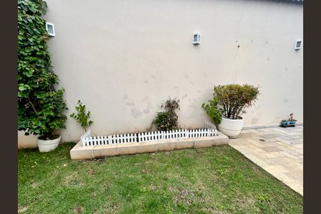 Casa à venda com 427m², 4 quartos e 5 vagas Casa à venda com 427m², 4 quartos e 5 vagasQuintal