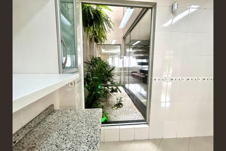 Casa à venda com 427m², 4 quartos e 5 vagas Casa à venda com 427m², 4 quartos e 5 vagasCozinha