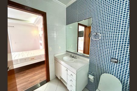 Casa à venda com 427m², 4 quartos e 5 vagas Casa à venda com 427m², 4 quartos e 5 vagasBanheiro da Suíte 2