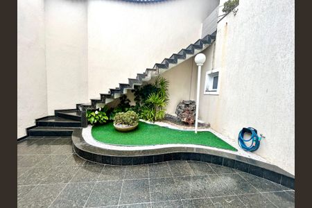 Casa à venda com 427m², 4 quartos e 5 vagas Casa à venda com 427m², 4 quartos e 5 vagasGaragem