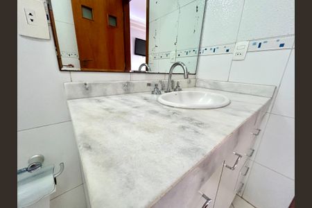 Casa à venda com 427m², 4 quartos e 5 vagas Casa à venda com 427m², 4 quartos e 5 vagasBanheiro da Suíte 1